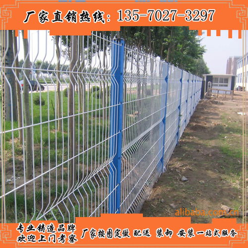 佛山专业生产护栏网厂家 桃型柱 边框围栏热镀锌铁丝网设备